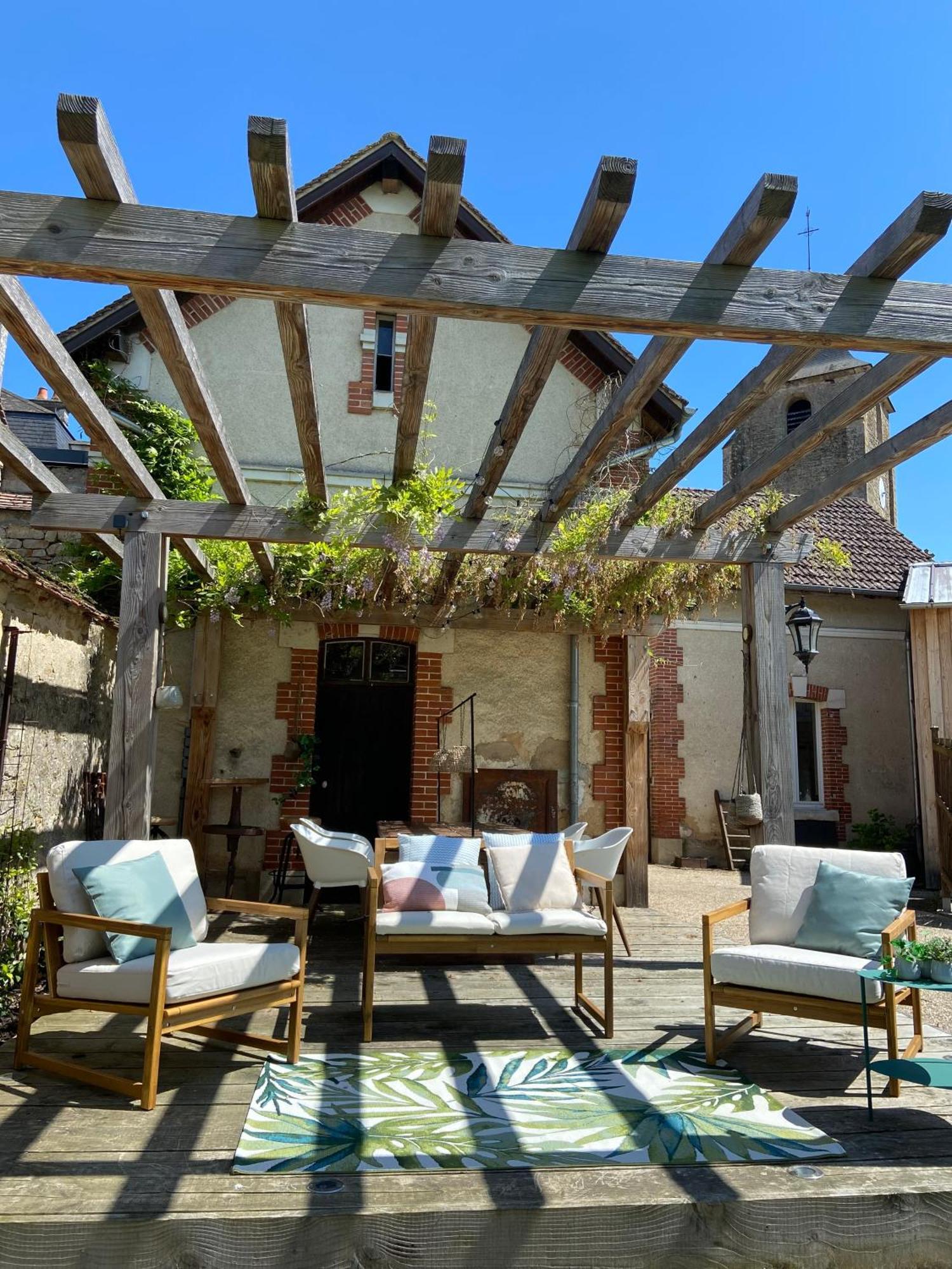 Ferienhaus Pool House-l'hirondelle De Sermizelles- Grand Jardin, Calme Et Nature Aux Portes Du Morvan